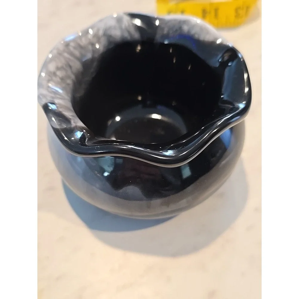 Handmade Resin Black White Wavy Edge Bowl  659‎